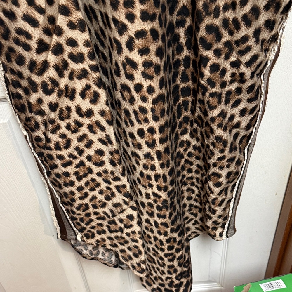 Entro Leopard Print Kaftan - Picture 5 of 6